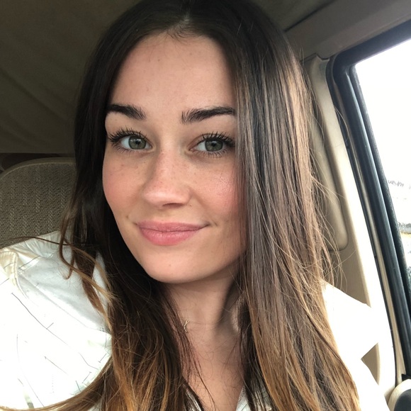 Meet the Posher Other - Meet your Posher, Holly
